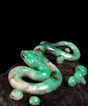 Mineral Specimen Emerald Carved Crystal Snake Sculpture Mushroom